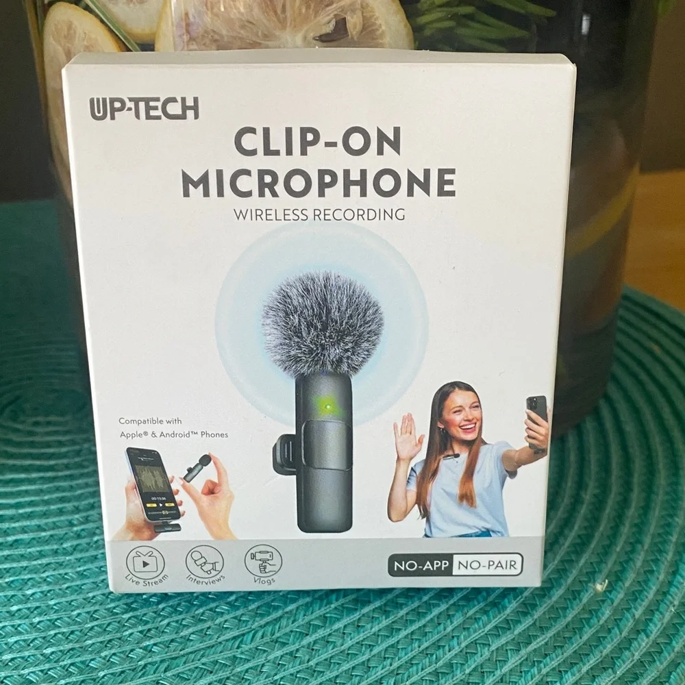 Wireless Clip-On Microphone - Black